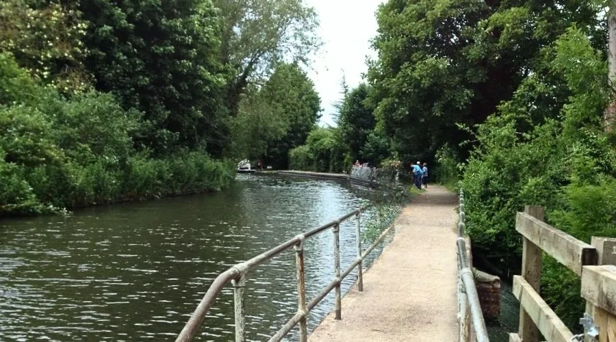 Bristol Avon Cycleway following route of tow path alongside the canal.